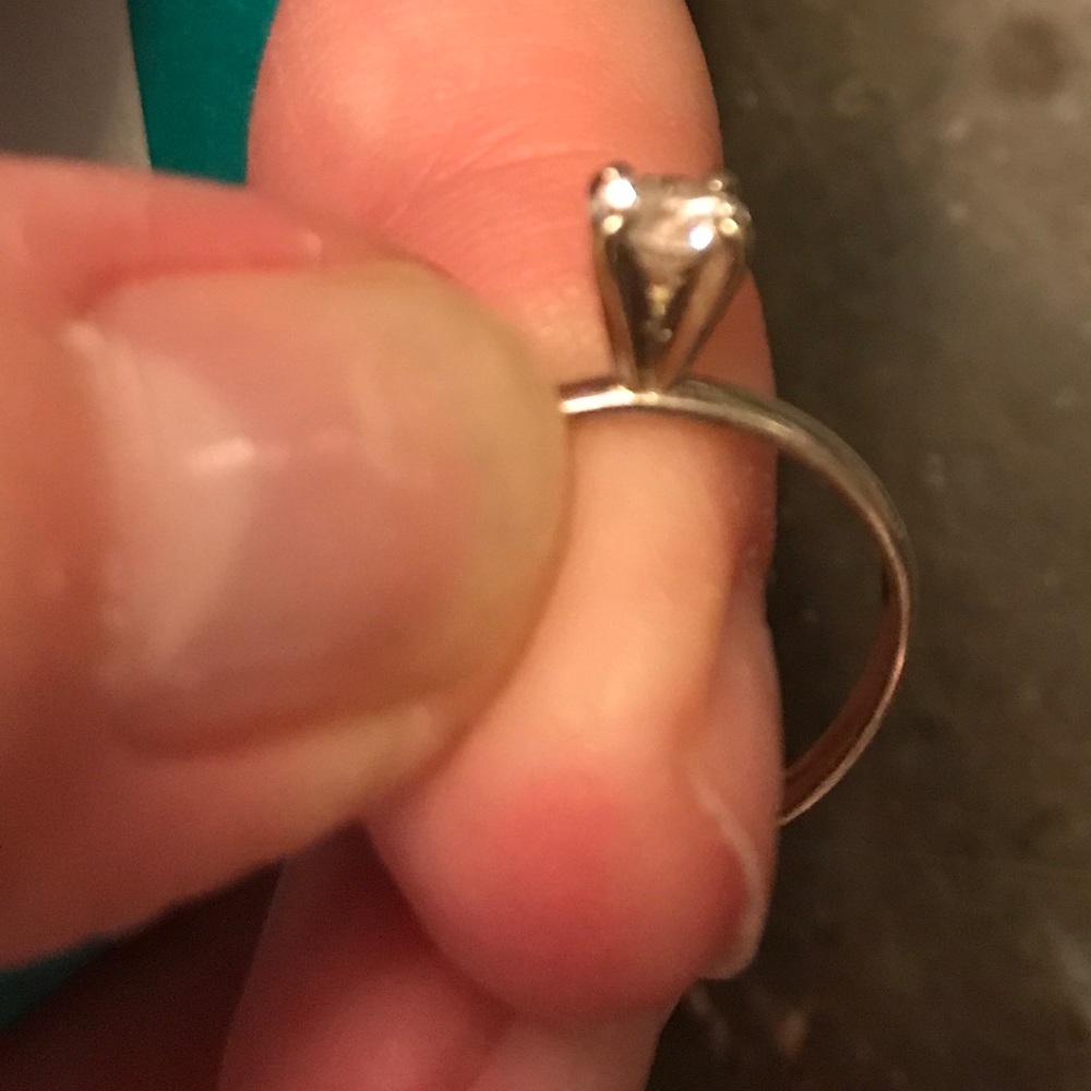 Solitaire diamond ring - Picture 2 of 6